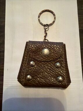 Vintage Brown Leather Coin Purse Keychain w/Snap Closure/Silver tone Rivets. EUC
